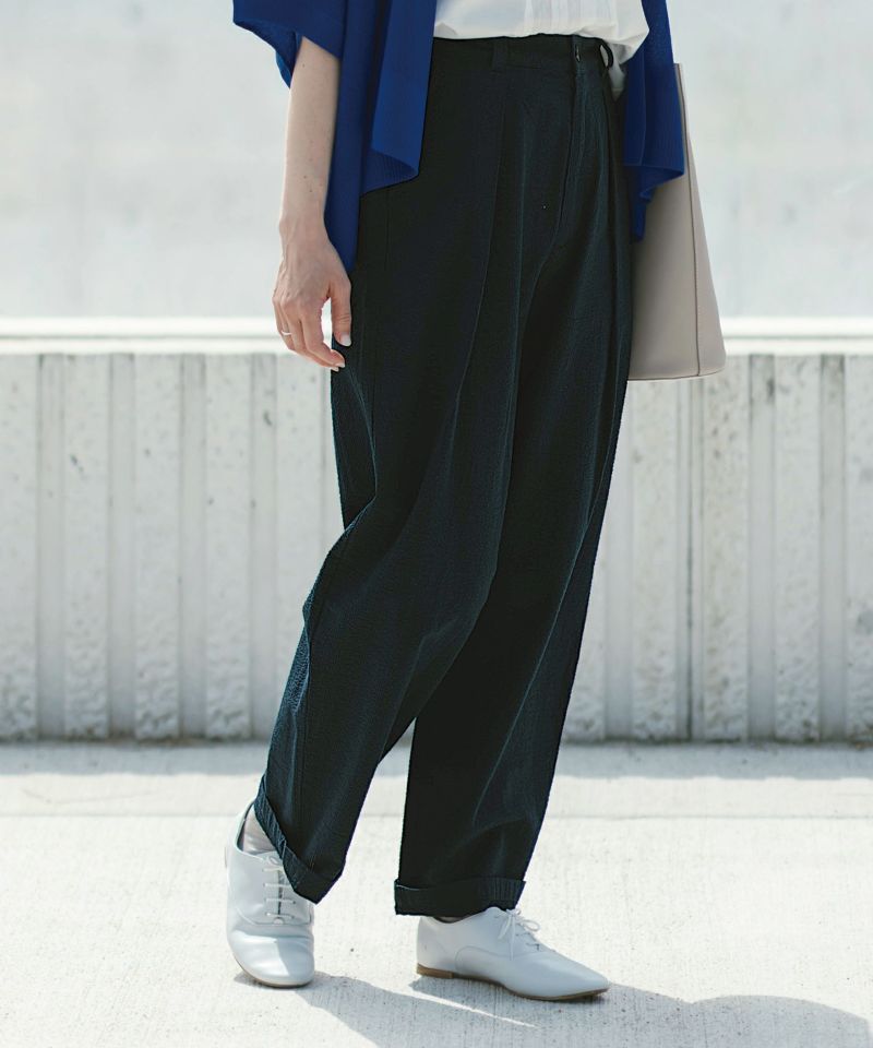 LILASIC(リラシク) カットサッカータックテーパードパンツ