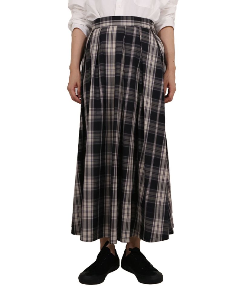 リラシクのレディーススカートの新作は、秋冬の季節感にあうチェック柄